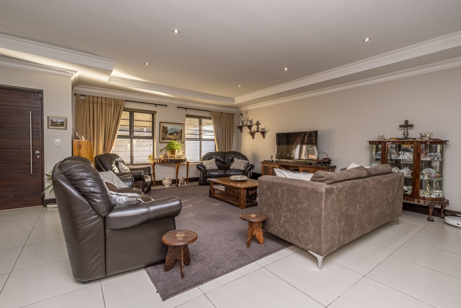 5 Bedroom Property for Sale in Sonkring Western Cape